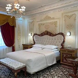 Lion Hotel